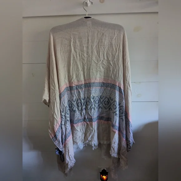 Maurices shawl one size fits most - Picture 3 of 4